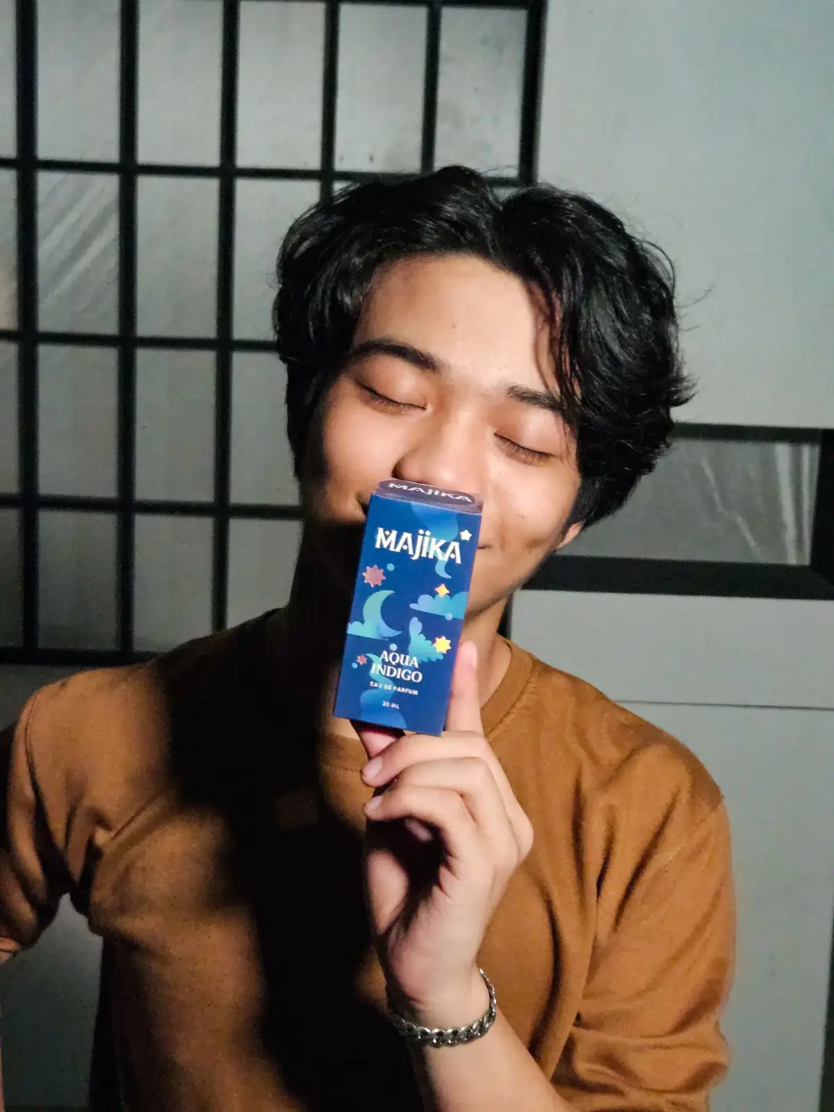 kalian tim wangi segar atau manis nih? kalau aku sih udah pasti yg seger AQUA Indigo @Majika.id #aquaindigo 