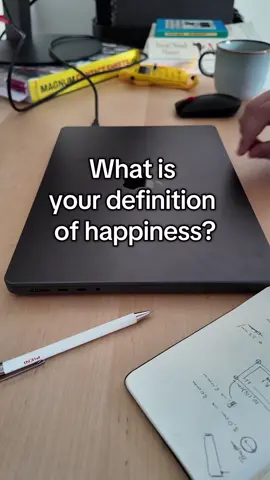 I might be romanticizing the creative lifestyle, but it does bring me a lot of peace. Starting as an illustrator a few years ago and exploring new media art, I have enough space to explore and show my visuals. To a great future together! #creativeprocess #artmotivation #generativeart #touchdesigner #animation #graphicdesign #experimental 