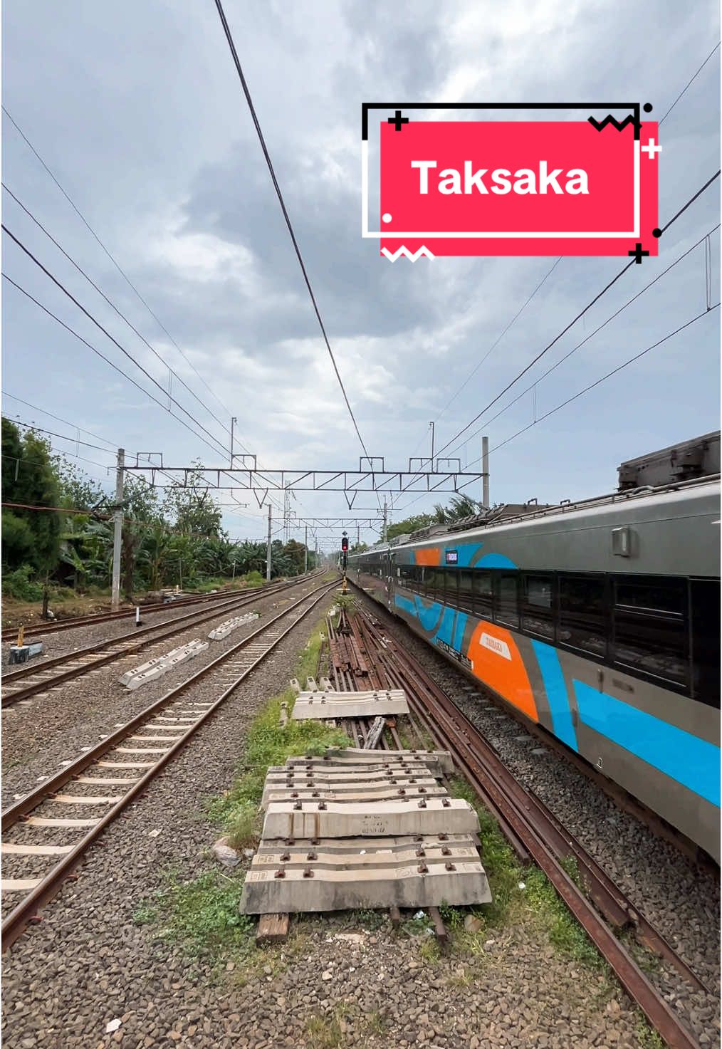 Terlambat hampir 30 menit KA Taksaka kejar setoran sampai gambir balik lagi ke Yogyakarta 😭  #keretaapi #taksaka #newgeneration #cc206 #kai #railfans #huntingkereta 