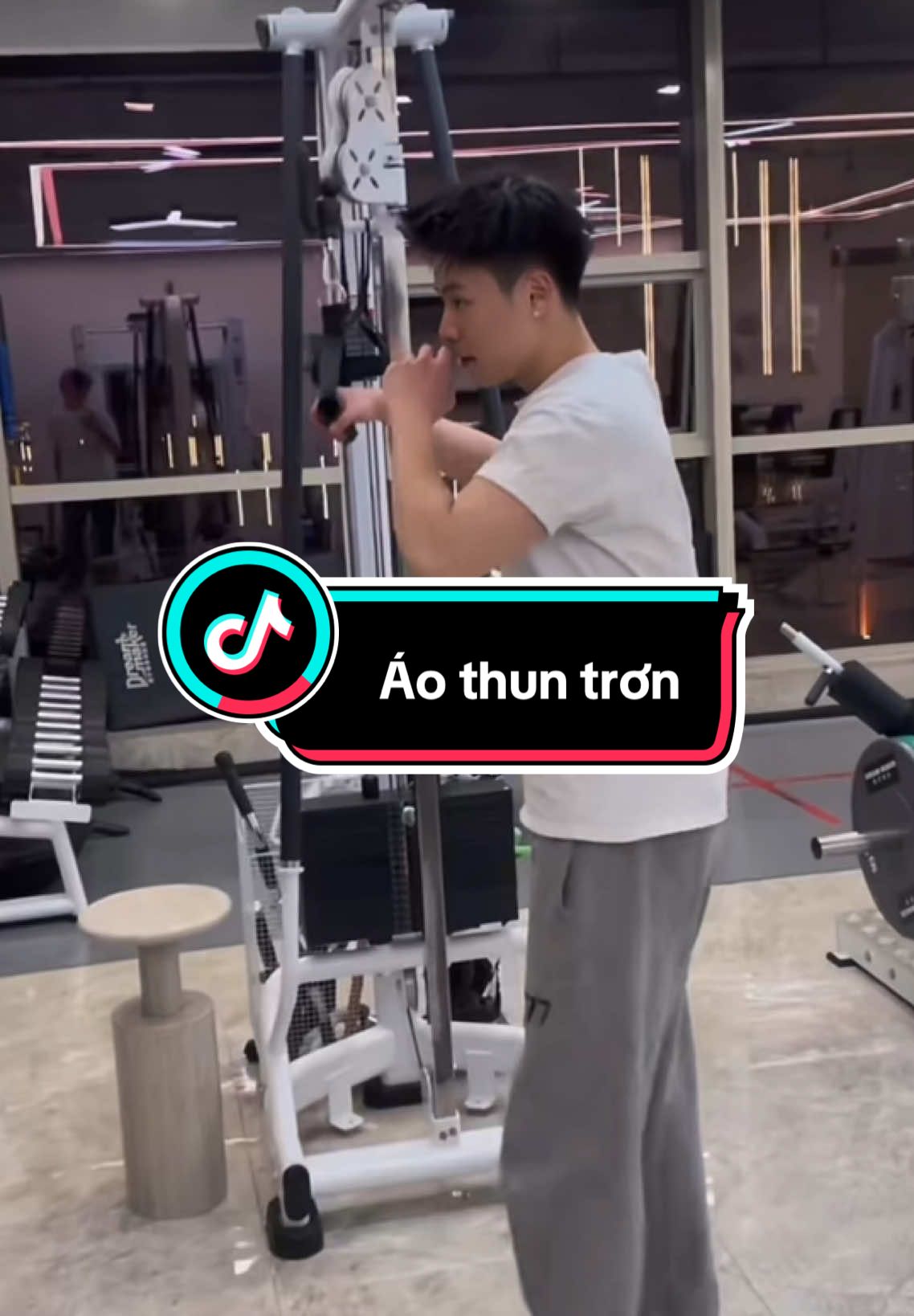 Phong cách tối giản, nhưng đầy cá tính – Chọn áo thun trơn ngay hôm nay! #aothuntron #aothun #tomstore12 