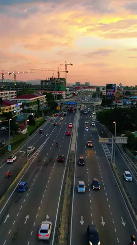 Permintaan seorang gadis @BabyElyn05🐉 .. Saya dah naik drone untuk Jalan Lintas... #jalanlintas #jalankelombong #jalaninanam #jalanairportkotakinabalu #jalanputatan #jalankepayan #jalansabah #viewsunset #kotakinabalu #sabah #sabahan #fyp #fypage #fypシ゚ #fypdong 