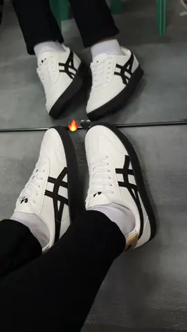 New shoes 🖤🔥 #shoes #rubbershoes #sapatos 