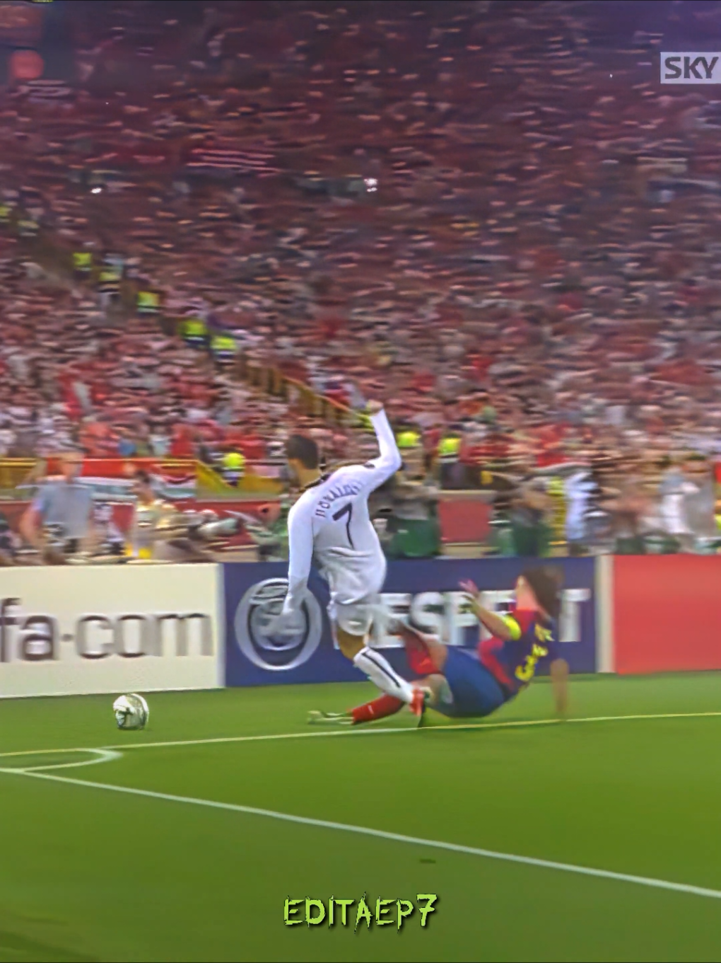 Ronaldo humiliates prime Puyol😮‍💨🔥 #cristianoronaldo #primeronaldo #manchesterunited #uclfinal #puyol #ronaldoedit #viral 