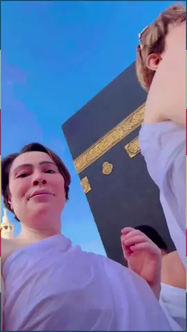 مرتدياً إحرام الرجال... #متحول_جن سي باكستاني يؤدي مناسك #العمرة ويثير زوبعة من الانتقادات  👇🕋🏳️‍🌈😳