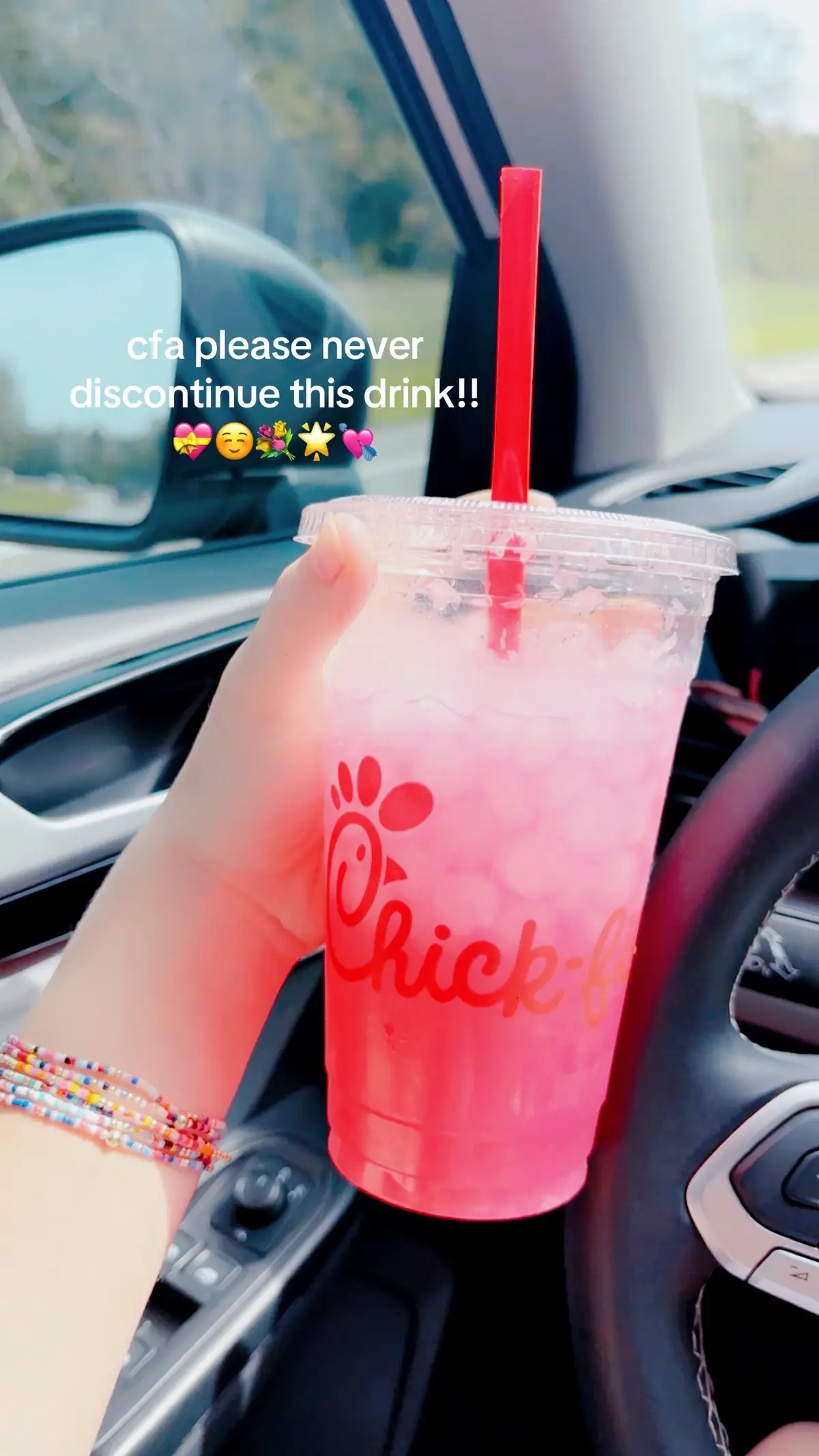 it’s SO good !!! 🫶🏼🫶🏼 #fyp #chickfila #pinkdragonfruitlemonade #fundrink