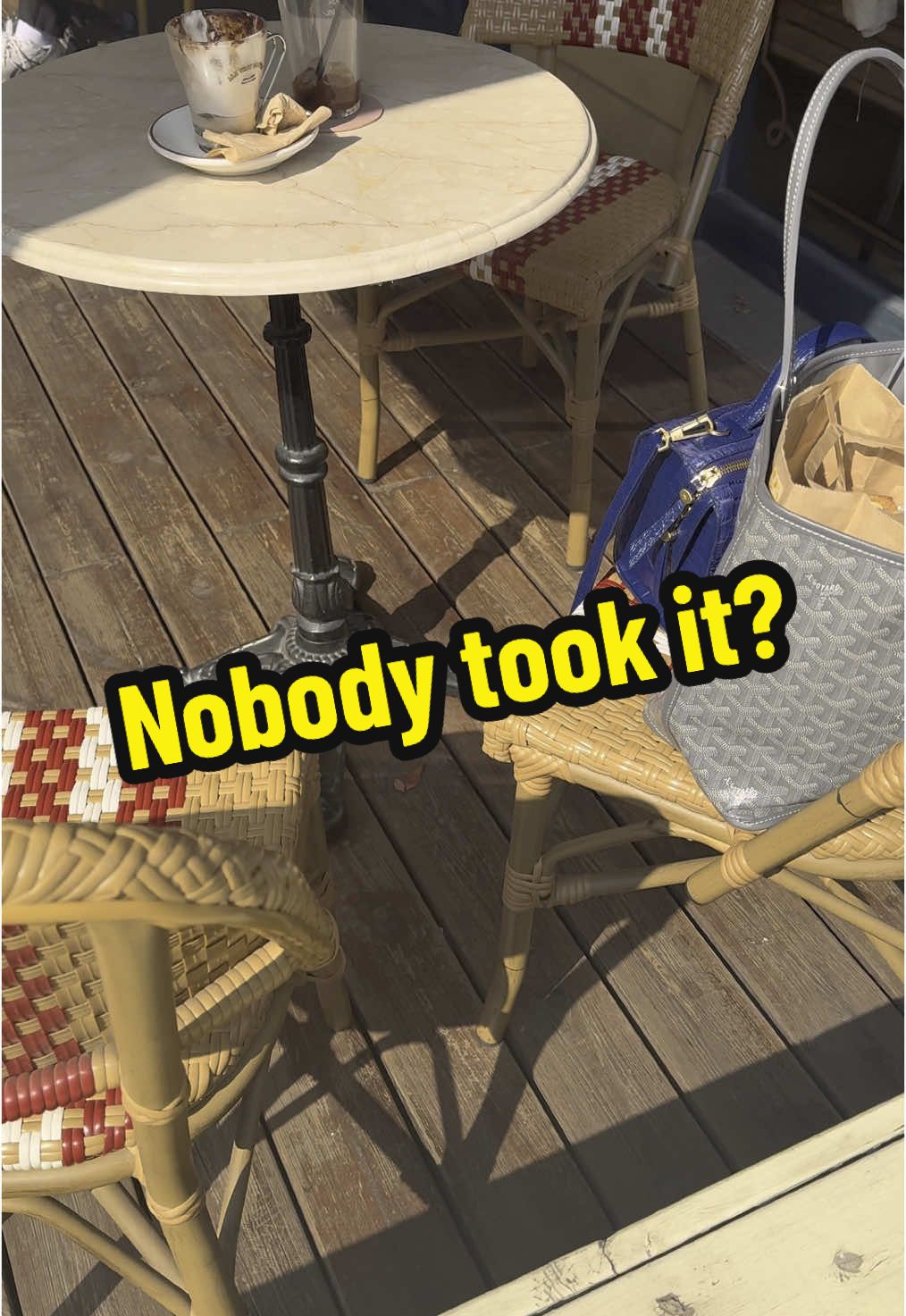 The bag was basically on the street for 5 min. — and no one cared. #Korea #CultureShock #TravelTok #OnlyInKorea #SafeCountry #BagLeftBehind #한국여행 #LivingInKorea #SocialExperiment 