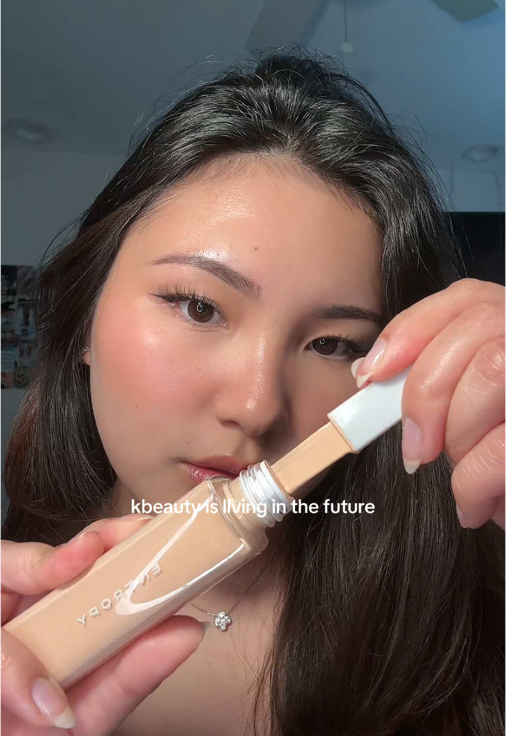 i’m in love with how innovative kbeauty is 💕 product: entropy organza fit spatula foundation - shade 22.8 #entropy #entropymakeup #spatulafoundation #kbeauty @entropymakeup @entropy.global 