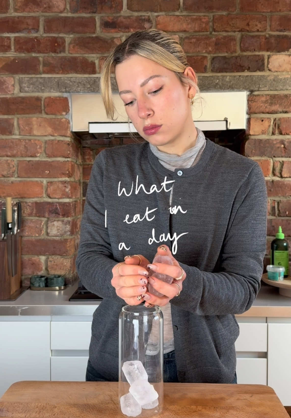 ad it’s been ages since I did a what I eat in a day !!! omg the kimchi wrap was 👌👌👌👌👌👌 also using my new fave thing EVER @Dyson UK’s new WashG1 wet floor cleaner. It’s their first dedicated wet machine to pick up wet and dry dirt at the same time! and omg for someone as messy as me this is a game changer !!! so easy to use and so satisfying seeing all the dirty water hahahaha. an absolute dream to work with you guys Dyson pinching myself 🥹🥹🥹🫶🫶🫶🫶🫶