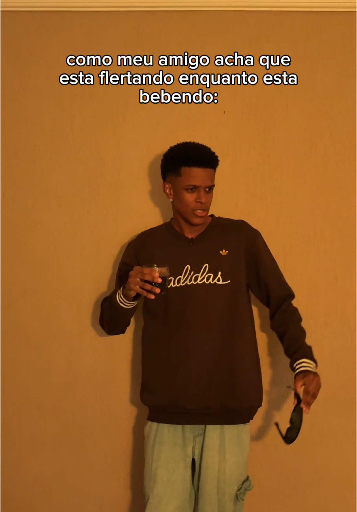 ele pensa que tá bonito