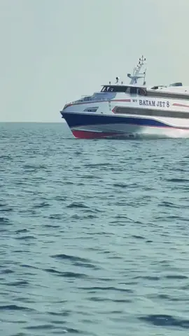 kapal lajuu🚀#batamjet8 #mudiklebaran #ferybatamjet #fyppppppppppppppppppppppp #sailor #masukberandafyp #fypシ #kapalbarunih #feryaluminiumkepri @fauzi$aputra @Adjie Zuliandri @Pelaut enginer 