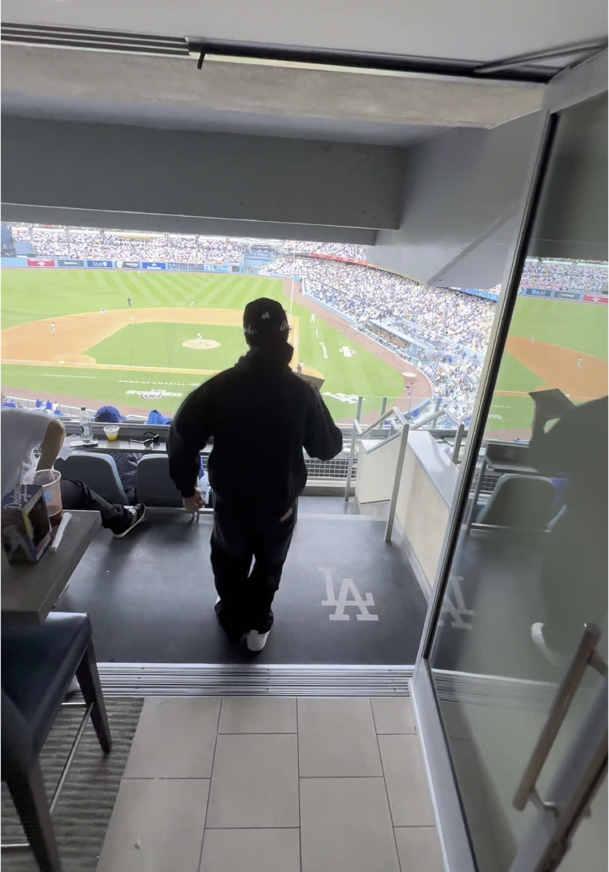 DODGERS OPENING GAME🕺🕺… • • • • • • • • • #viral #fyp #dance #game #foryoupage #dodgers #MLB #foodtiktok #tiktok 