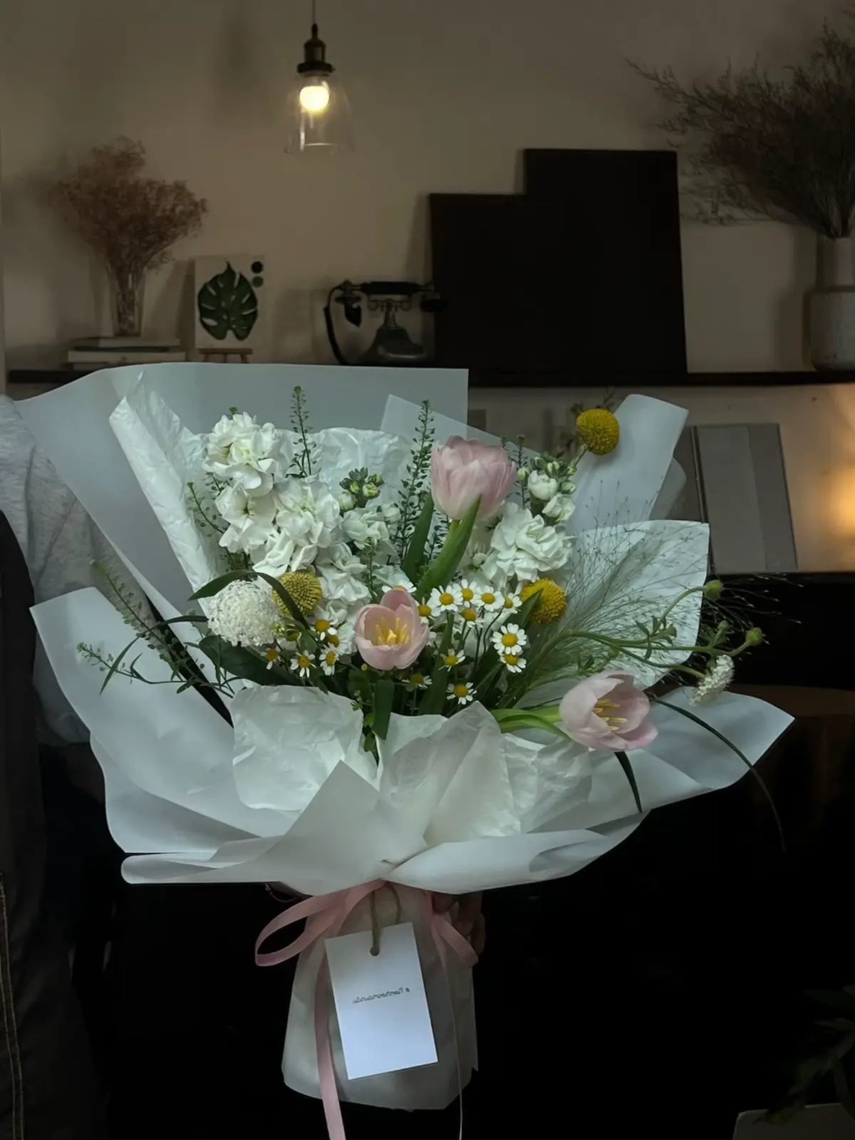 Trồng một vườn hoa tulip  ₊˚⊹ ᰔ✿₊˚⊹ ᰔ Item : bouquet flower  In : Tiệm hoa màu nâu ( nằm trong tiệm cà phê deadline coffee ) IG: tiemhoamaunnau  “ made to order 1 - 3 days “ - không nhận gói hoa theo mẫu , không nhận đơn gấp - bó hoa sẽ được phối ngẫu nhiên theo tone màu bạn chọn. Tiệm hoa màu nâu * Giờ hoạt động: 8:30 am - 21:00 pm  * Địa chỉ: nằm trong tiệm cà phê Deadline coffee ( hẻm 102/11 Lê Lai , An Phú , Cần Thơ ) #florist #tiemhoamaunau #flowers #hoa 