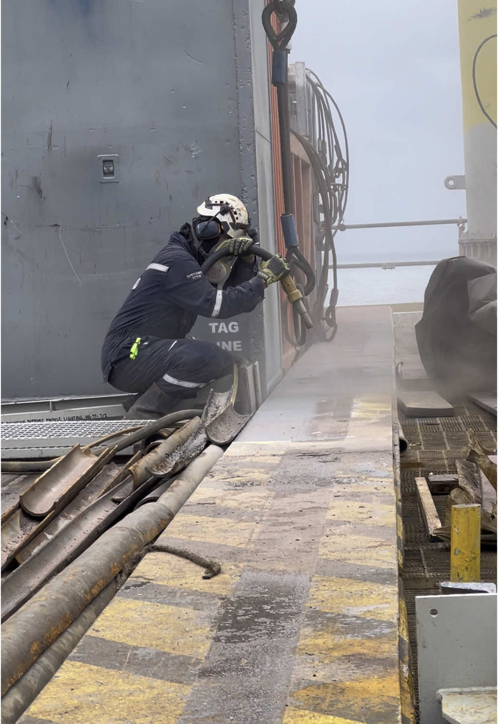 Raye laut ke bang? Ramai yg tny soalan mcm ni.. tp disebabkan tanggungjawab aku redho 🥲 sesungguhnya menangis dlm hati bile jauh dgn keluarga.. #offshore #offshorelife #ropeaccess #ropeaccesstechnician 