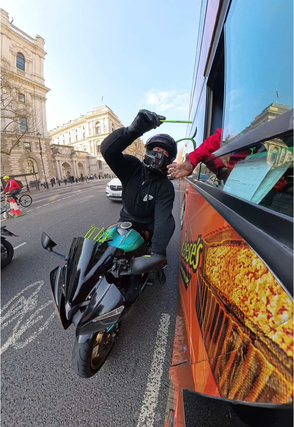 Bus driver Sprouted 🫡 and passenger dude in the bus. I remember you 👊🏻🌱 #Sproutenergy #zenify #ninja #yamaha #r6 #sproutbiker #sproutsmile #sproutman #sproutsmiles #wholesome 