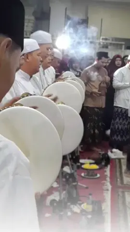 Penutupan pengajian ramadhan 1446H bersama majelis azzahir di kediaman habib lutfi pekalongan  #penutupanngajiramadan #fyp #habibluthfibinyahya #habibalizainalabidinassegaf #majelisazzahirofficial #fypviral #zahirmedia #fypviralシ #1view #zahirmania #zahirmaniapekalongan #sholawat #zahirmaniaindonesia #fypシ゚ 