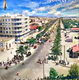 L'esplanade Gambetta est une esplanade située au centre-ville de la capitale tunisienne, Tunis. Elle est baptisée du nom de l'avocat et homme politique français Léon Gambetta. Les architectes français Victor Valensi et Paul Herbé placent le lac de Tunis au centre de leurs préoccupations, d'où la naissance de deux idées de projets urbanistiques qui ne suscitent pas le même intérêt des autorités du protectorat. Au début de l'entre-deux-guerres, Victor Valensi propose un premier projet qui a pour ambition de créer un véritable front urbain du lac de Tunis. Il suggère notamment de prolonger l'avenue Jules-Ferry par un môle monumental s'avançant vers le lac. Le projet, daté de 1920, est porteur de valeurs aussi modernes que celles de la qualité de vie et de l'ouverture de la ville sur la nature, des thématiques au cœur des politiques urbaines courantes de l’époque2. Il s'agit de la seule grande réalisation adoptée en 1935 dans le plan de développement de la capitale tunisienne. De son côté, Paul Herbé invente en 1947 l'idée d'une cité maritime, une nouvelle « Venise africaine ». La ville s'étire sur tout le lac de Tunis dans le prolongement de l'avenue Jules-Ferry en direction du golfe. Des passerelles et des ponts relient les berges entre elles. Irréalisable dans le contexte technique et économique de l'immédiat après-guerre et sans lendemain, le projet est l'une des premières utopies urbaines que le lac fait naître. Entre la Première et la Seconde Guerre mondiale, la municipalité de Tunis entame l'aménagement de l'esplanade en bordure du lac prévu par Valensi dans le but d’honorer la ville et de la purifier, en lui accordant un espace vert supplémentaire. L’intervention consiste à remblayer les sols vaseux qui s'étalent jusqu'à la périphérie du lac de Tunis en y versant des tonnes de gravats, d'où l’apparition d'un terrain couvrant une superficie de vingt hectares, soit 200 mètres de largeur sur un kilomètre de longueur. Il est limité par des allées bordées d'arbres, des espaces sportifs et de loisirs, ainsi qu’un kiosque à musique. Jusqu'à la moitié des années 1950, elle est un terrain délaissé et bourbeux et l'un des bas-fonds de la ville. Peu après l'indépendance, suite au décret du 16 mars 1957 autorisant la démolition des gourbi-villes, elle est rasée par les pouvoirs publics et rebaptisée du nom de Mohammed V du Maroc, devenant l'une des avenues les plus actives et prestigieuses de la capitale. L'esplanade constitue un lieu adapté pour organiser des réunions populaires vu qu'elle permet d'accueillir plusieurs milliers de personnes. Ainsi, en 1936, Habib Bourguiba prononce un discours sur l'esplanade afin de témoigner de la famine qui sévit à Aïn Jeloula près de Kairouan. Le 14 juin de la même année, après l'échec d'une revendication des salariés tunisiens, « À travail égal, salaire égal », une grande assemblée syndicale ayant pour but de soutenir le Front populaire se déroule sur l'esplanade. Le 27 juin 1943, devant une importante foule de partisans, le général Charles de Gaulle y prononce l'un de ses discours mémorables.
