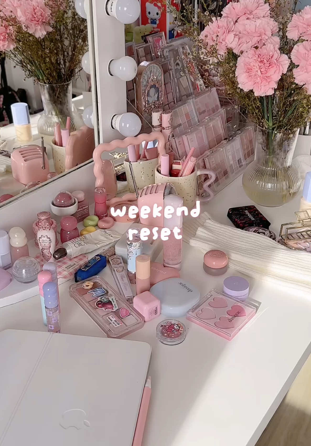 tidying up my beauty space ⋆˚🧖🏻‍♀️˖° 𐙚 ₊ ⊹ ♡ #organizewithme #weekendreset #WeekendVibes #cuteroom #kbeauty #beautyroom #makeupcollection 