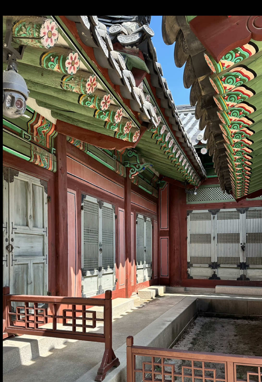 Early spring in Changdeokgung palace #changdeokgungpalace #changdokkgung #southkorea #korea #fyp #seoul #fypage #seoullife #southkorea🇰🇷 #seoultravel #fypシ゚ #창덕궁 #spring 