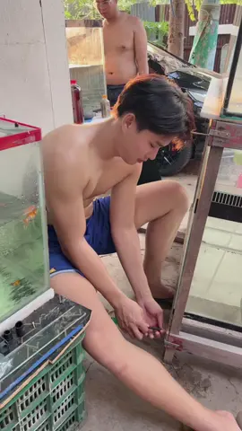 ซ่อมตู้ปลาครับ #ช่างจำเป็น #ช่าง 