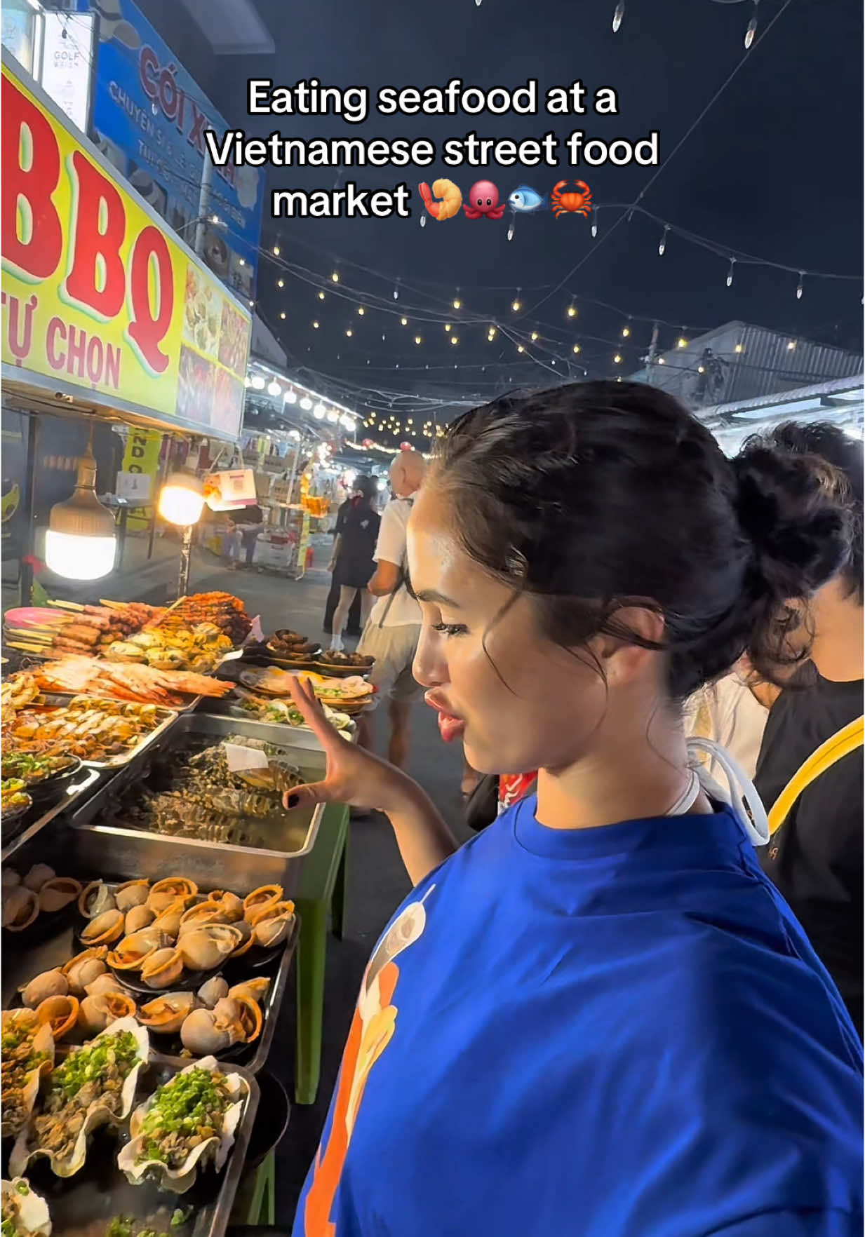 Full video eating some snails 🐌 oysters 🦪  & sea urchin 🌊 #solotravel #streetfood #streetfoodmarket #seafood #foodreview #Foodie #travelfoodie #travel #vietnam #phuquoc #phuquocnightmarket 
