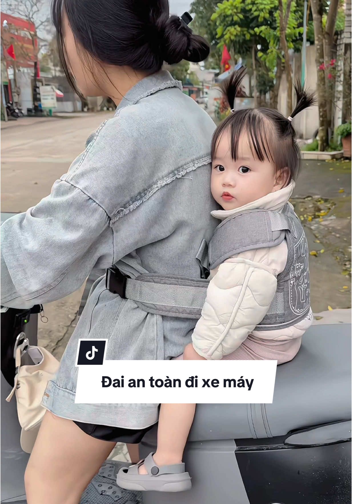 Đai an toàn khi cho bé đi xe máy #lehaimy #fyp 