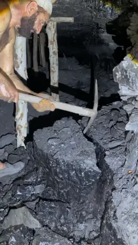 Black Diamond Mining ⛏️ #Blackgoldminimg #coalminig #diamondmining #tiktokviralvideo 