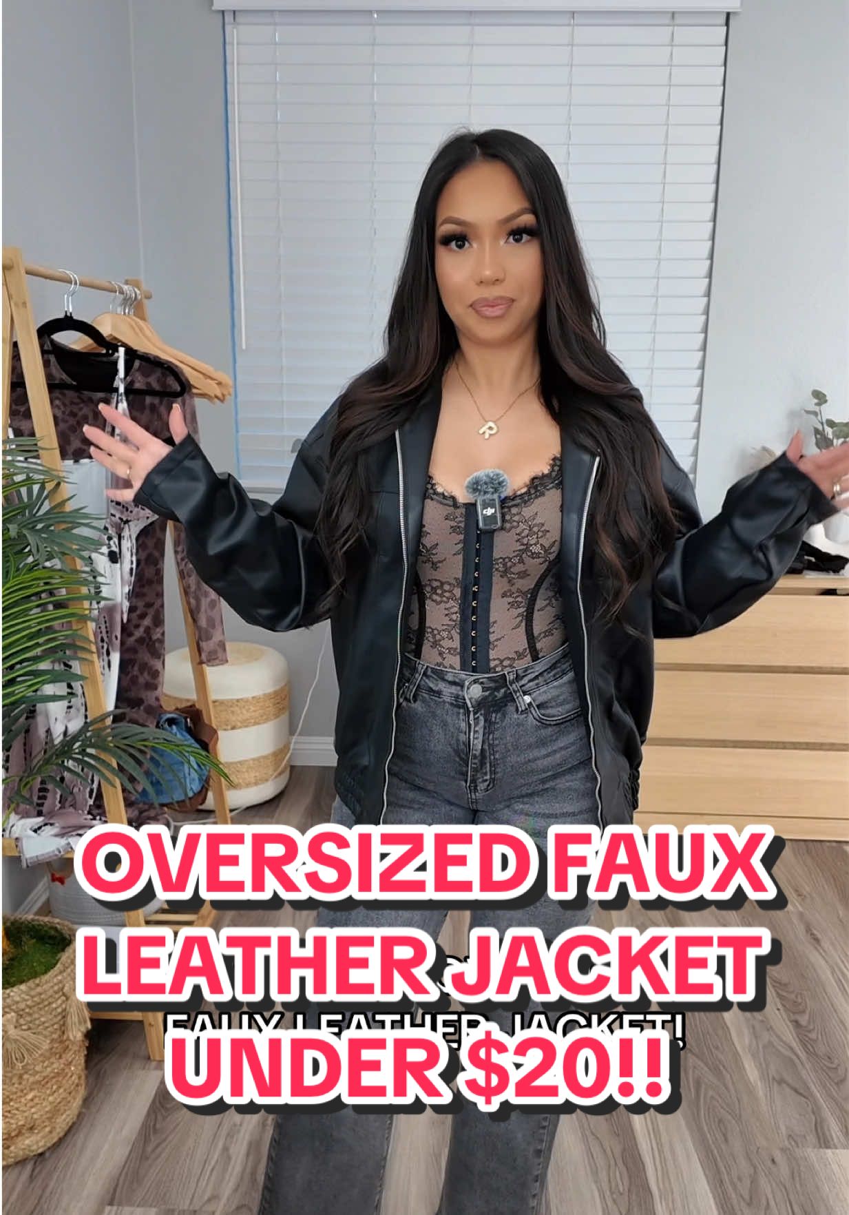 An oversized faux leather jacket for UNDER $20?! YES, PLEASEEEE! #fauxleatherjacket #oversizedjacket #ootdinspo #outfitideas #fashion 