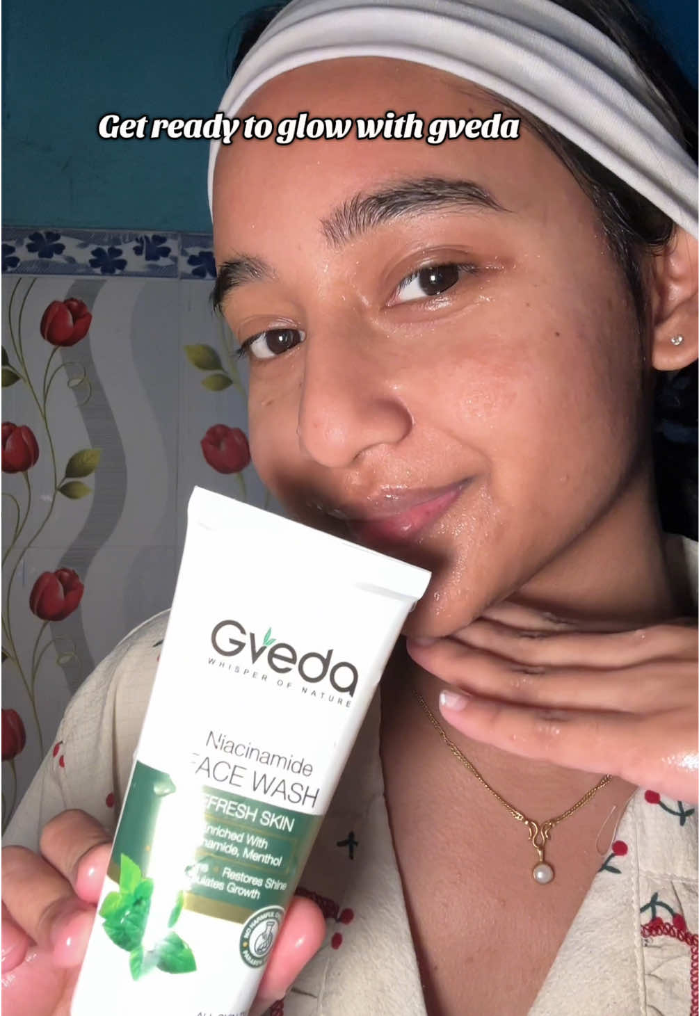 Get ready to glow with Gveda @Sapphier. Store  🌿🪴Sometimes you just need basic skincare for that refreshment and care that's rooted in nature 🤍💚   #fyp #xyzbca #yesstyleinfluencers #creatorsearchinsights #skincare #skintok #basicskincareroutine #contentcreator #microinfluencer 