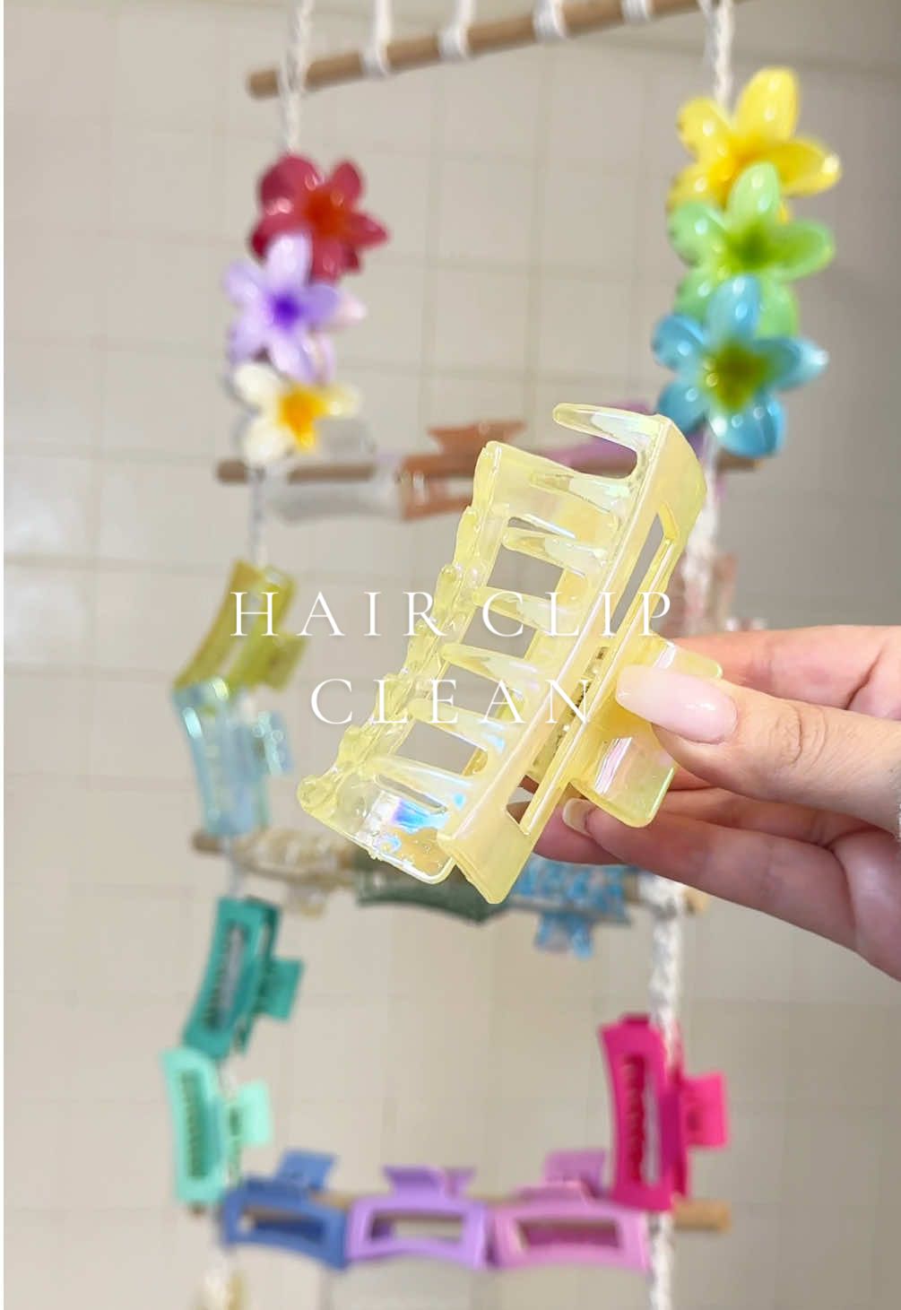 Time to clean my mini hair clip collection 🎀 #beauty #asmr  #asmrsounds #aesthetic #springcleaning #bath #beautyhacks #CleanTok #preppy #preppyaesthetic #girlythings #girlproblems #cleanwithme #hairclaw 