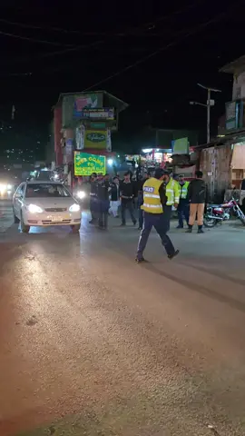 Traffic police 🚓🚨  Thakot Bazar  #ramzanmubarak #fyp #unfrezzmyaccount #foryoupageofficiall #ikrresturentthakot #faryou 