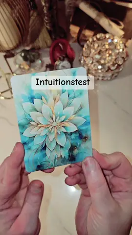 Intuitionstest persönliche Readings über dem Link in der Bio #intuitiontest #kartenlegung #kartenlegen #tarotreading 