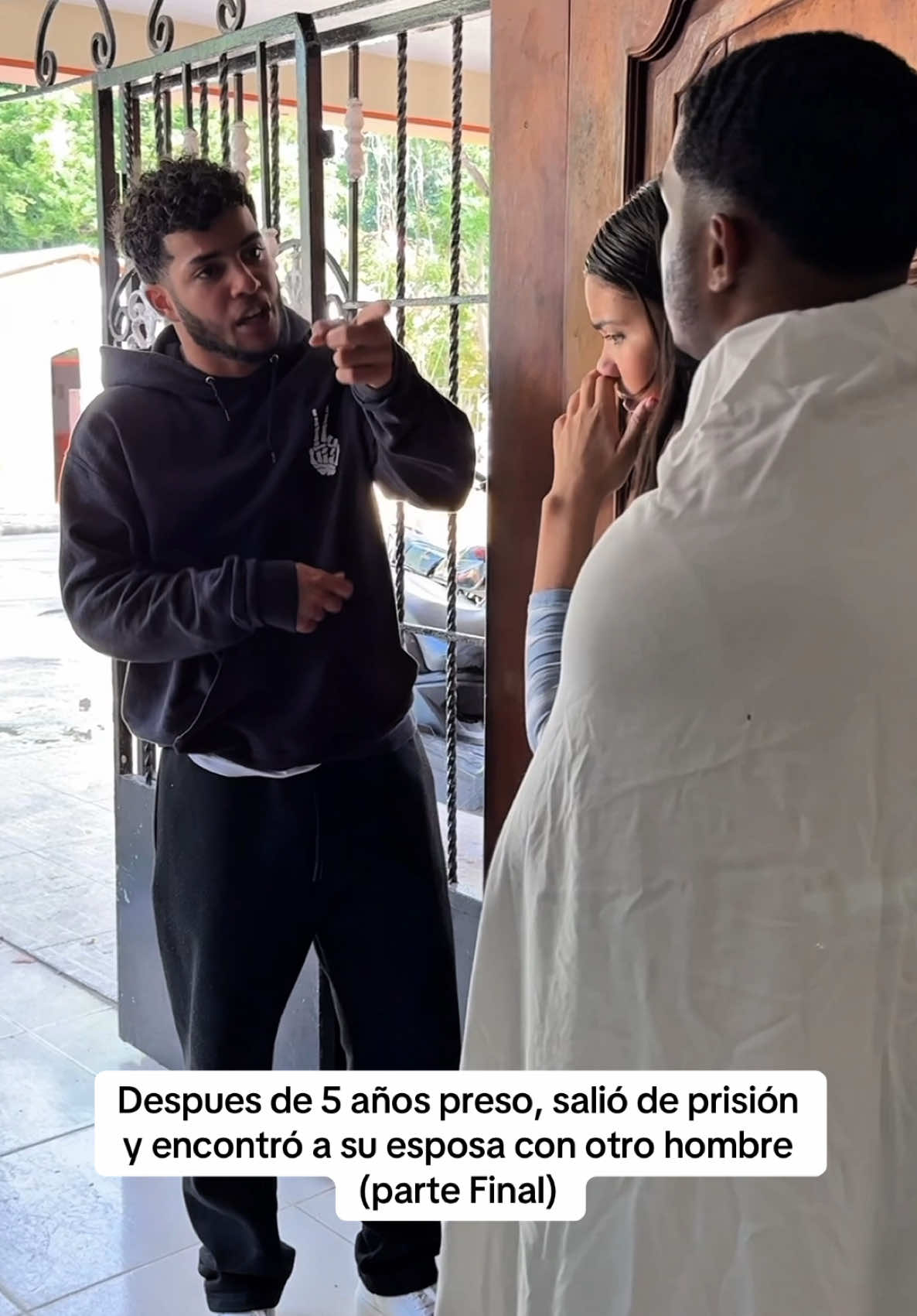 Despues de 5 años preso, salió de prisión y encontró a su esposa con otro hombre (parte final)