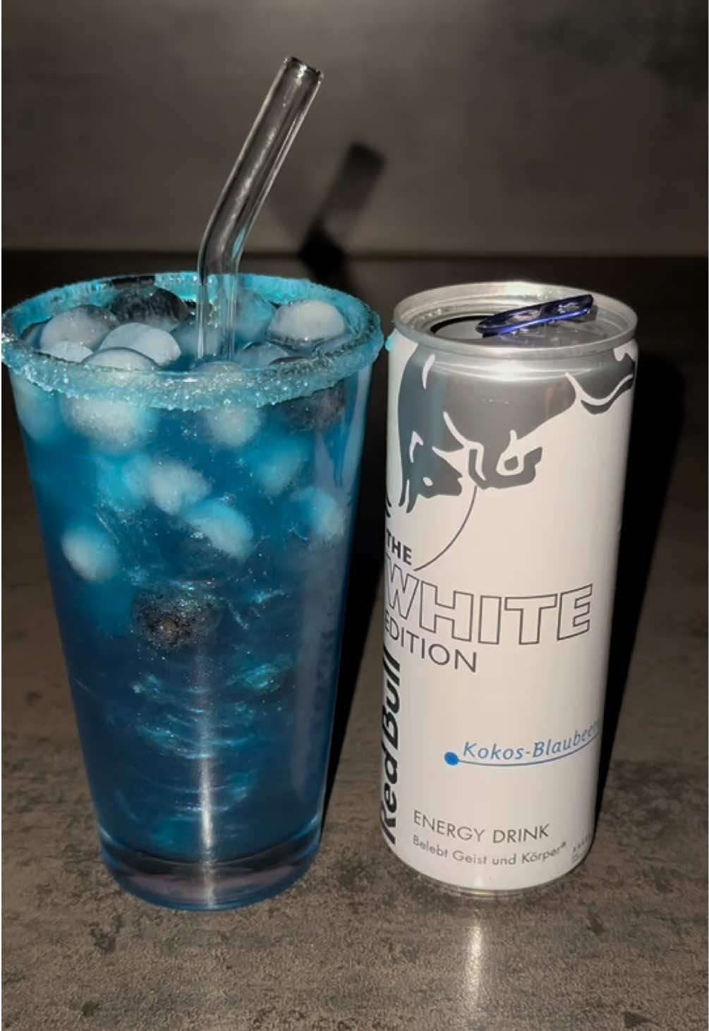 Redbull White Edition 🫐🥥🤍 #redbull #redbullwhite #redbullwhiteedition #drinktok #cocktail #mocktails #fyp #foryoupage❤️❤️ #viral_video #viral #pourtoii #fürdich #viraldrink #energydrink #redbulllover #fy 