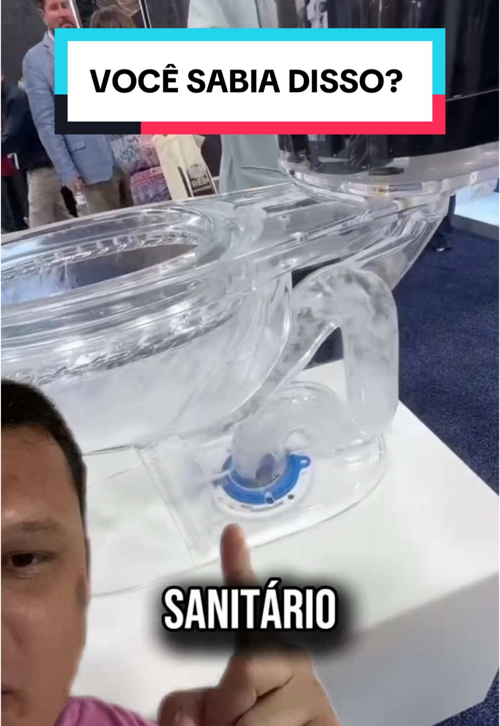 🚽💧 COMO FUNCIONA A HIDRÁULICA DE UM VASO SANITÁRIO? 🤯🔧 Já imaginou o que acontece dentro de um vaso sanitário quando você dá a descarga? 😱 Nesse vídeo, mostramos tudo, com um vaso transparente! Veja a água passando por cada parte até o esgoto! 💦🔍 #Hidráulica #VasoSanitário #Curiosidades #Engenharia #ComoFunciona