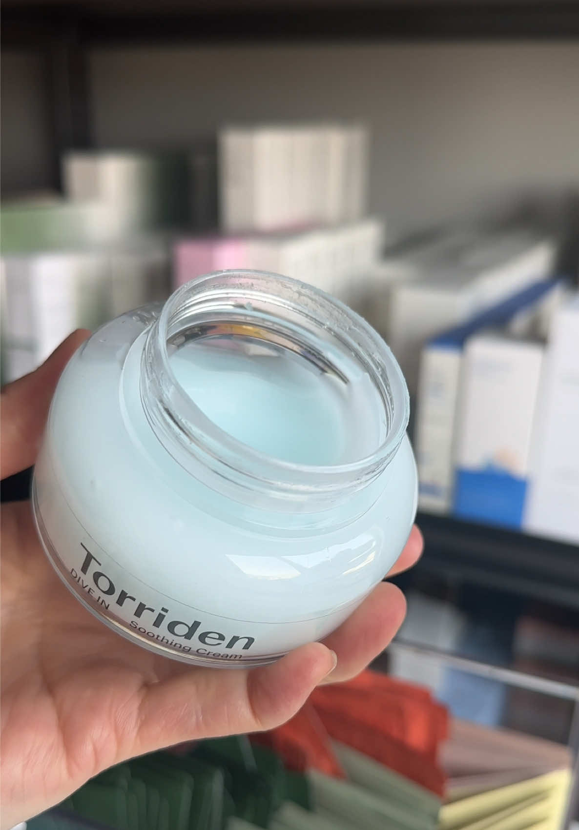 ☑️ Dry & dehydrated skin ☑️ Sensitive skin ☑️ Combination skin  ☑️ Lightweight & fast absorbing  ☑️ Great for layering  Have you tried the Torriden Dive-In Cream yet? 🌊 #kbeauty #kbeautyskincare #koreanskincare #korean 
