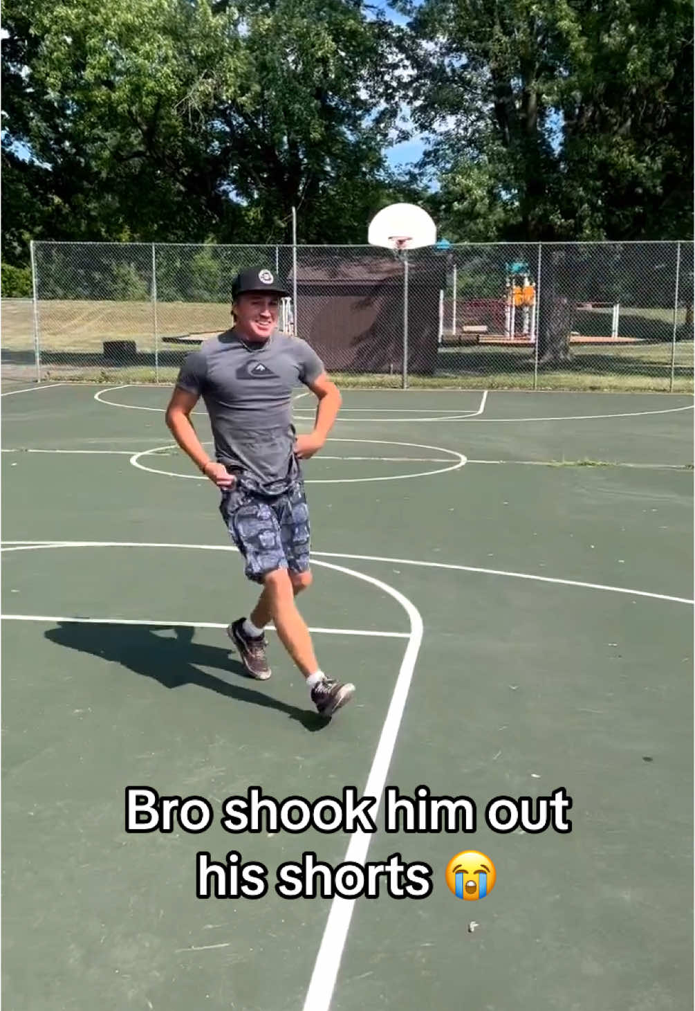 Cmon bro. 💀💀 (@Easy Boys) #funny #fail #basketball #bball #friends 