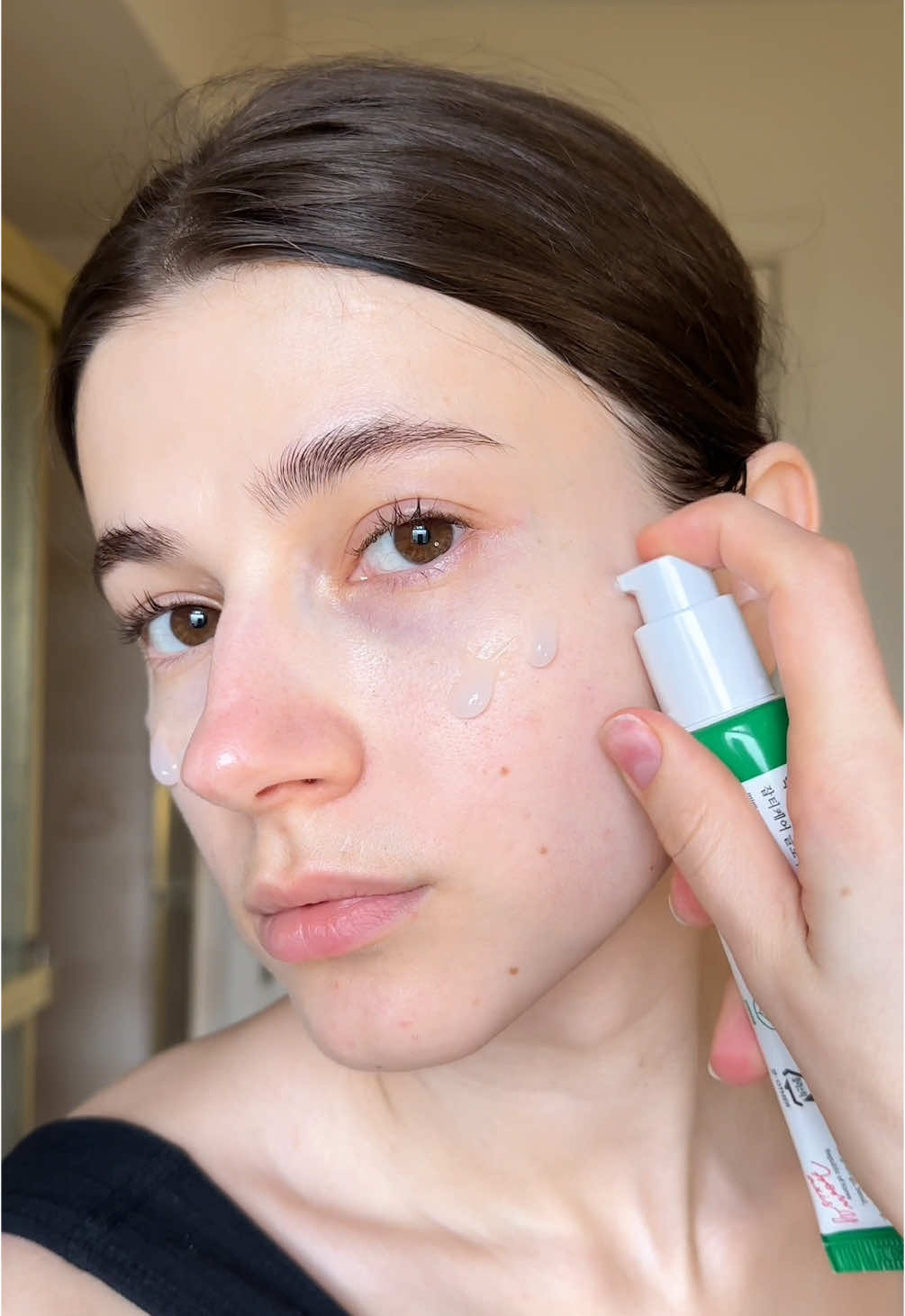 🔥 Tested & loved! 🔥 @AXIS-Y Dark Spot Correcting Glow Serum – my skin is literally glowing! ✨💖 ✅ Fades dark spots (2% Niacinamide) ✅ Lightweight & non-sticky (Squalane) ✅ Instant hydration & glow (Hippophae Rhamnoides) ✨ Key Ingredients: 🌿 Niacinamide – evens skin tone & reduces dark spots 💧 Squalane – deeply hydrates & strengthens the skin barrier 🍊 Hippophae Rhamnoides (Sea Buckthorn) – rich in vitamin C for a radiant glow 🌱 Papaya Extract – gently exfoliates & smooths skin If you’re struggling with pigmentation – this is a game-changer! 💯 #@AXIS-Y Influencers  #skincare #skincarelover #glowingskin #darkspotcorrector #hyperpigmentation #glassskin #axisy #kbeauty #serum #selfcaretiktok 