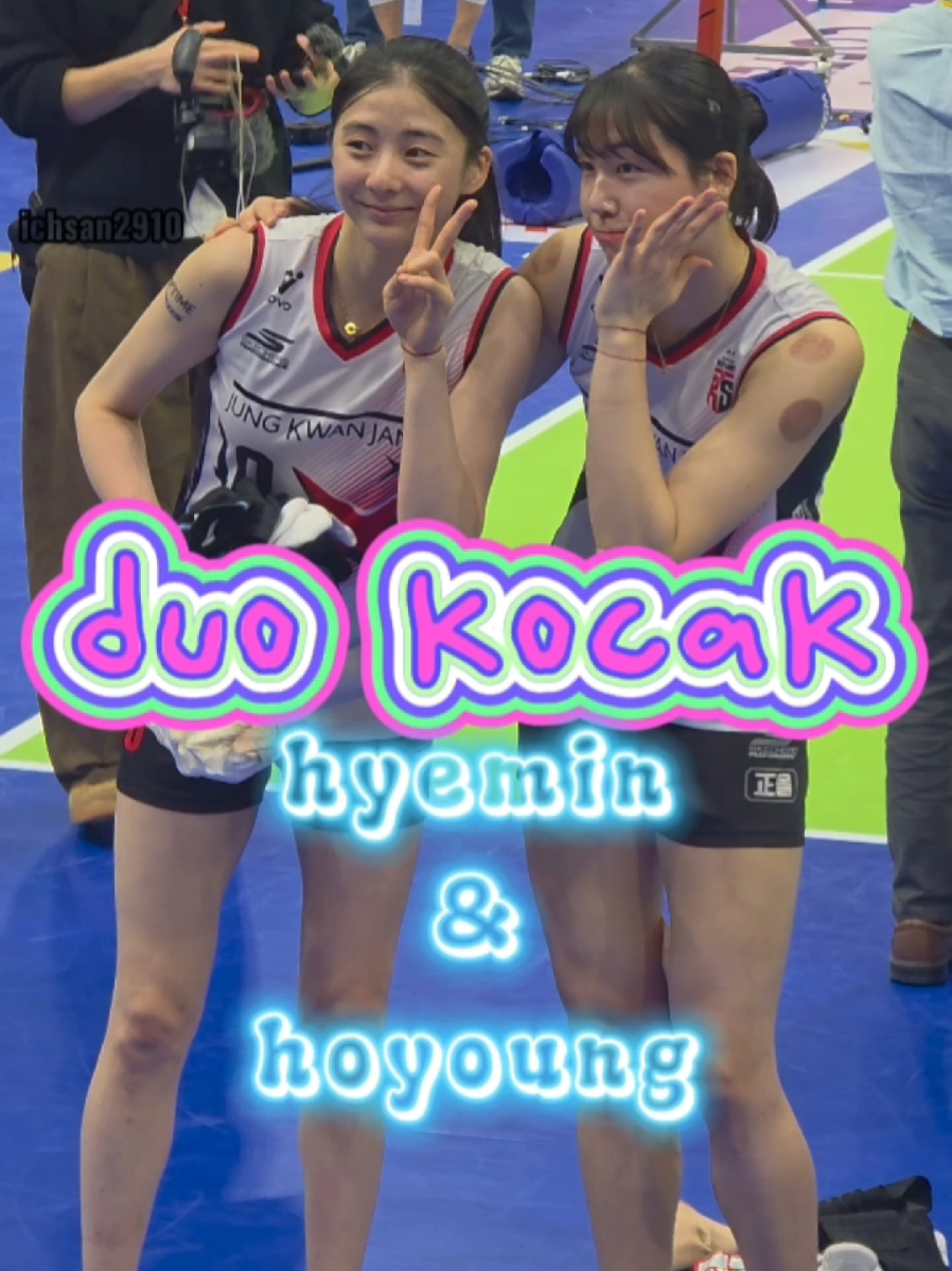 waaahh sampai salting si hoyoung 🤣 [disclaimer: ini hanya dubbing parodi ya, isi percakapan yang ada di video bukan obrolan mereka sebenarnya] #정관장 #레드스파크스 #jungkwanjang #redsparks #dubbinglucu #voiceover #parodi #parkhyemin #parkhyemin10🇰🇷 #hyemin #박혜민 #jeonghoyoung #hoyoung17🇰🇷 #정호영 