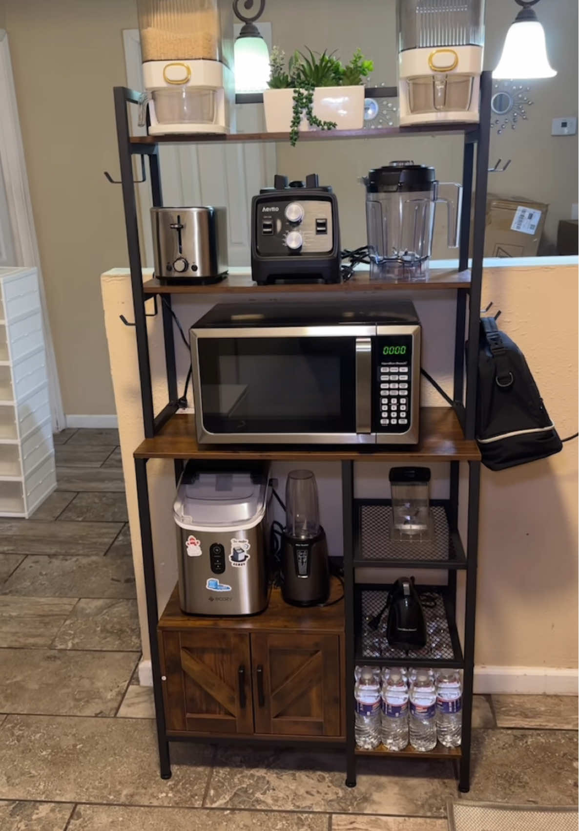 Absolutamente hermoso 🤩✅@RaybeeFurniture #parati #fyp #viraltiktok #dealsforyoudays #tiktokshop #tiktokshopfinds #tiktokshop #tiktokshopfinds #tiktokshopdeals #tiktokshoploveatfistfind #kitchenorganization #organizador #estanteparacocina #cocina #organizacioncocina #coffebardecor 
