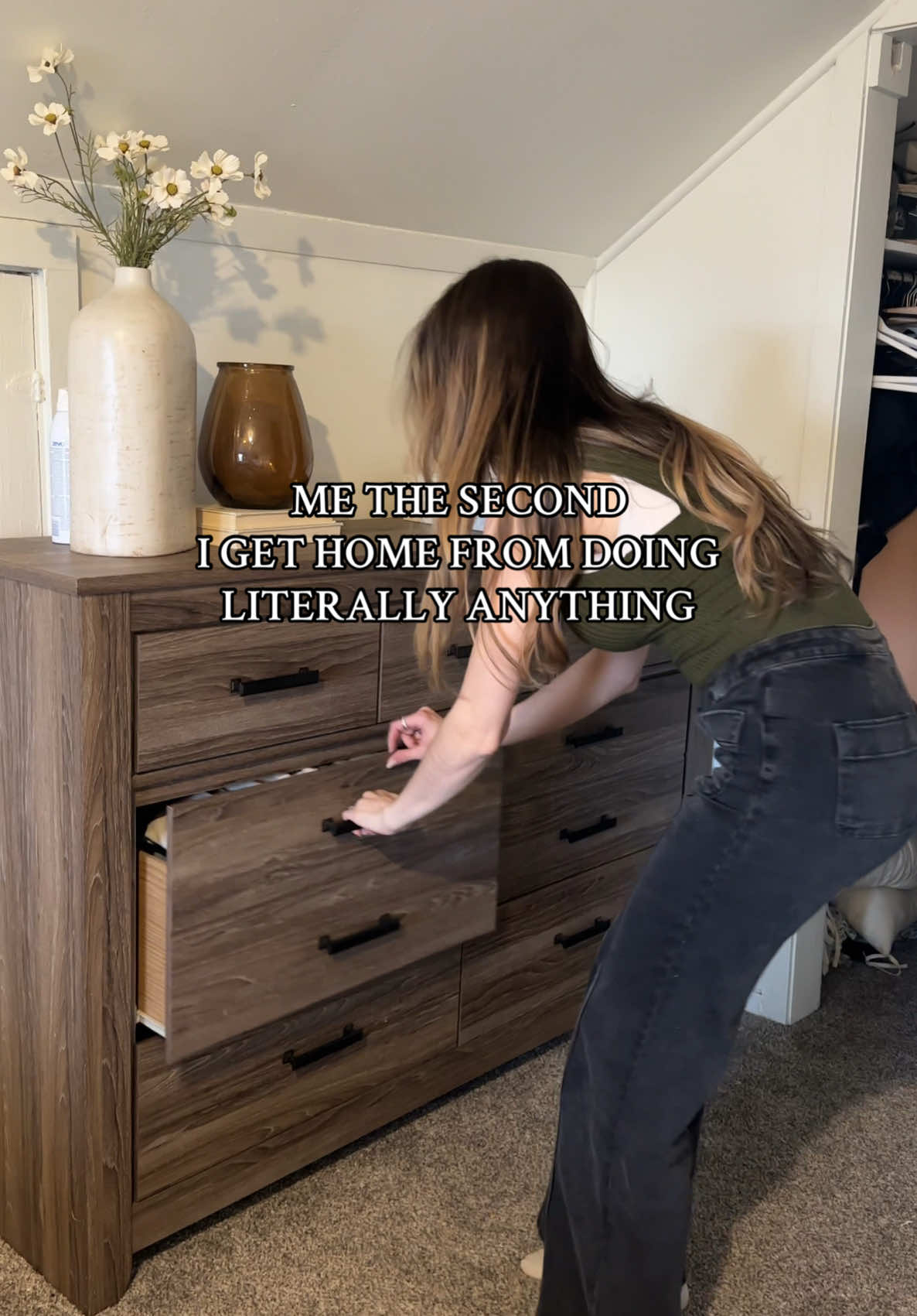 I know a comfy set hate to see me coming🫡🧘🏻‍♀️#comedy #comfortclothes #comfyclothes #humor #tiktokhumor #relatable #viral #foryoupage #introvert 