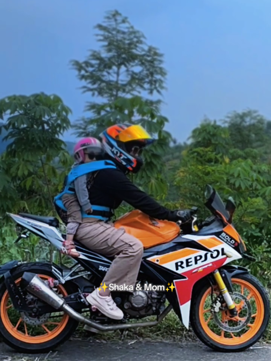 Riding With My Son😎 #masyaallahtabarakkallah #cairofams #shakazcr #bersyukur #riding #repsolhondateam #fyp 