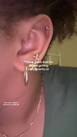 Hailey hooos for Melinda Maria😍 #melindamaria #melindamariaambassador #melindamariajewelry #gold #goldjewelryaesthetic #jewelry #jewelryinspo #fyp #ear#earring#earrings#earringstyle #earpiece #jewlerylovers #blowup #trending @Melinda Maria Jewelry 