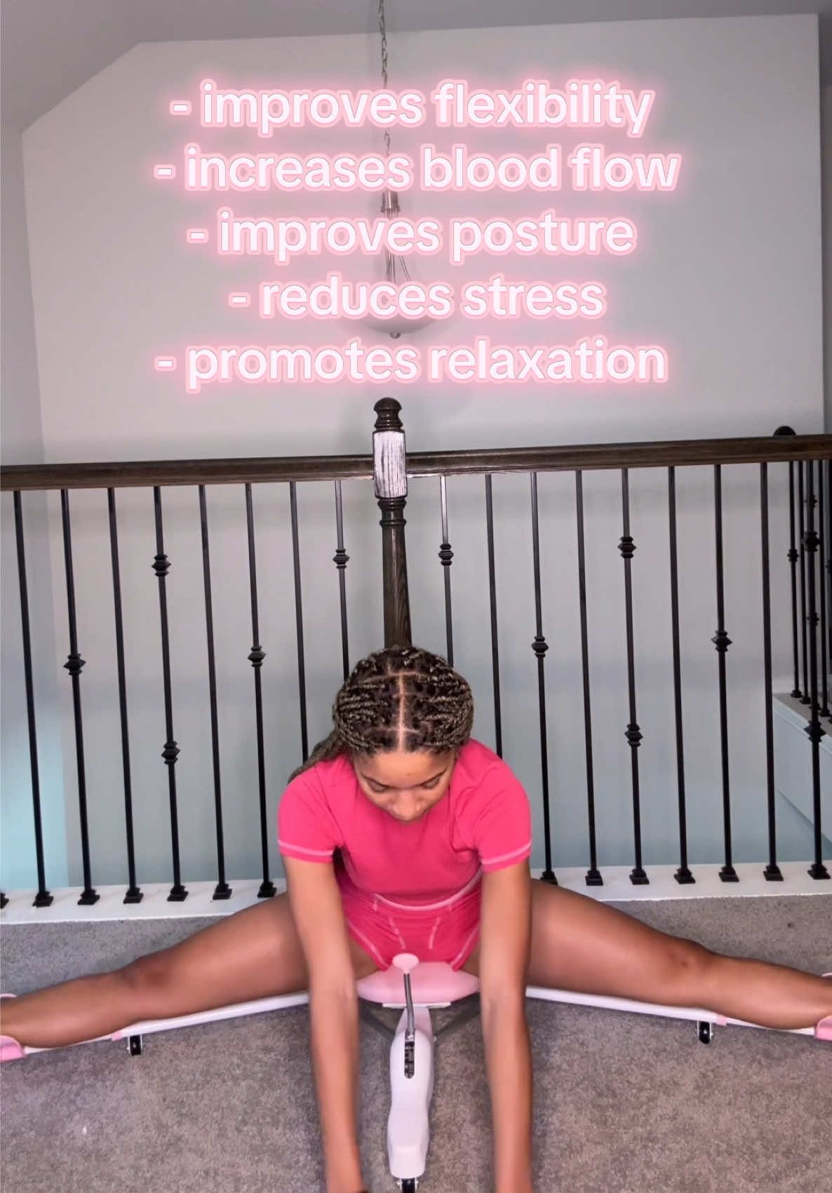 The best & longest i’ve ever stretched 🤣 will give yall updates as i stretch daily. Also good for learning the splits.  #legstretcher #splitmachine 