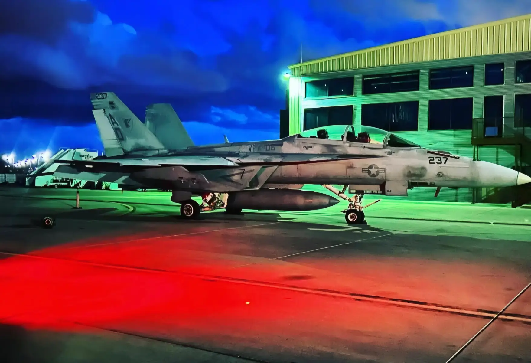 I'm pretty sure that man can do whatever he wants 😏  #f18 #fighterjet #colorado #militaryjet #military #planespotting #plane #skysthelimit #nobadvibes 