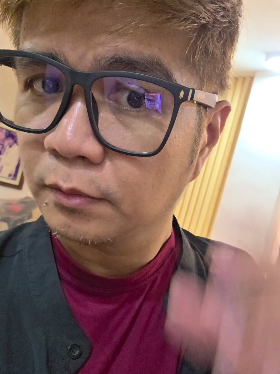 so alam na this.. #smartglasses #airmars #photochromic #antibluelight #eyeglasses 