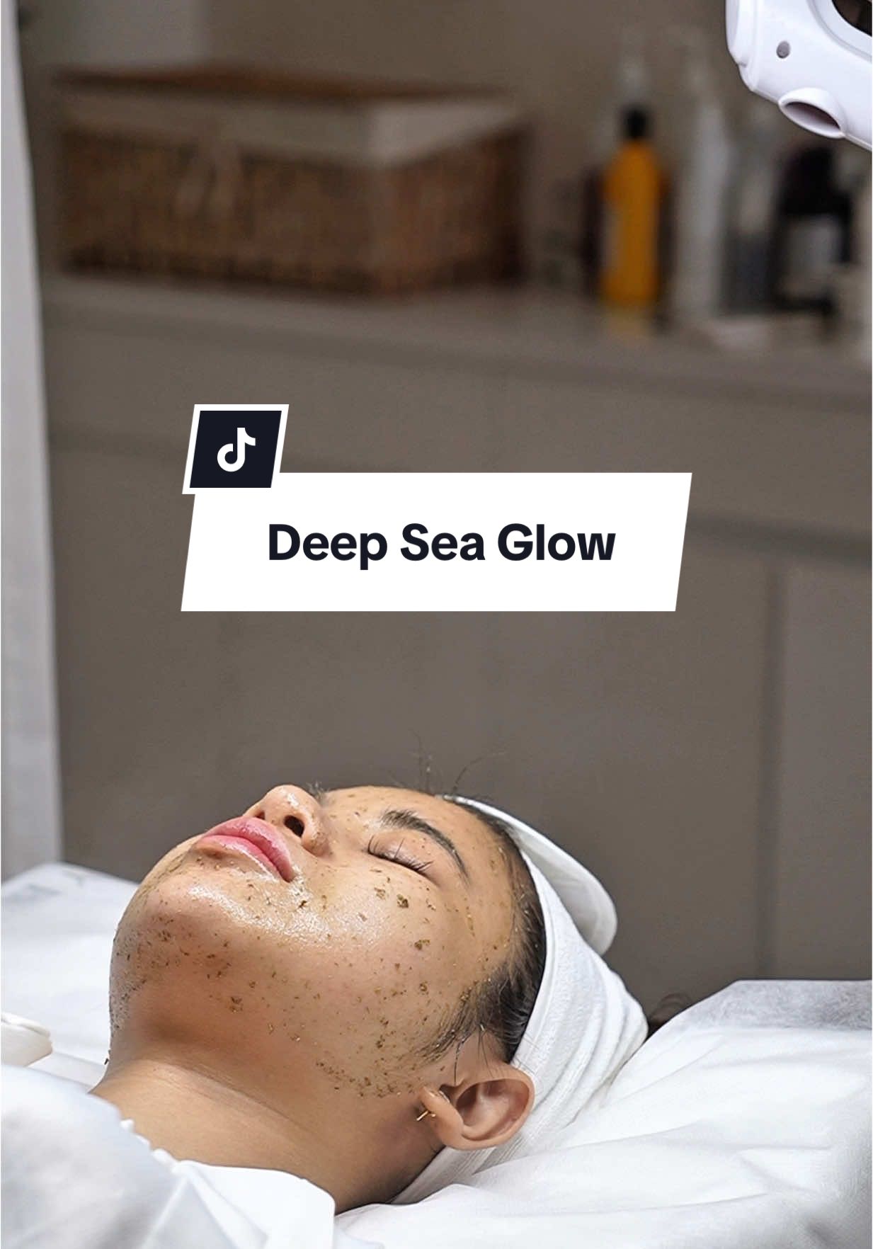 DEEP SEA GLOW ➖ Tr.ị l.iệu h.ồi s.inh v.i m.ô da là một phương pháp v.i tảo biển cải tiến. Không chỉ mang lại tác dụng tr.ị liệ.u mà còn phục hồi và làm đẹp cho da một cách đáng kinh ngạc. Đặc biệt, làn da trở nên c.ăng b.óng, t.rắng h.ồng, m.ịn m.àng ngay từ lần sử dụng đầu tiên ✨💎🫧 #CapCut #nybeautyaesthetic #diego #spathuduc #viral #trending 