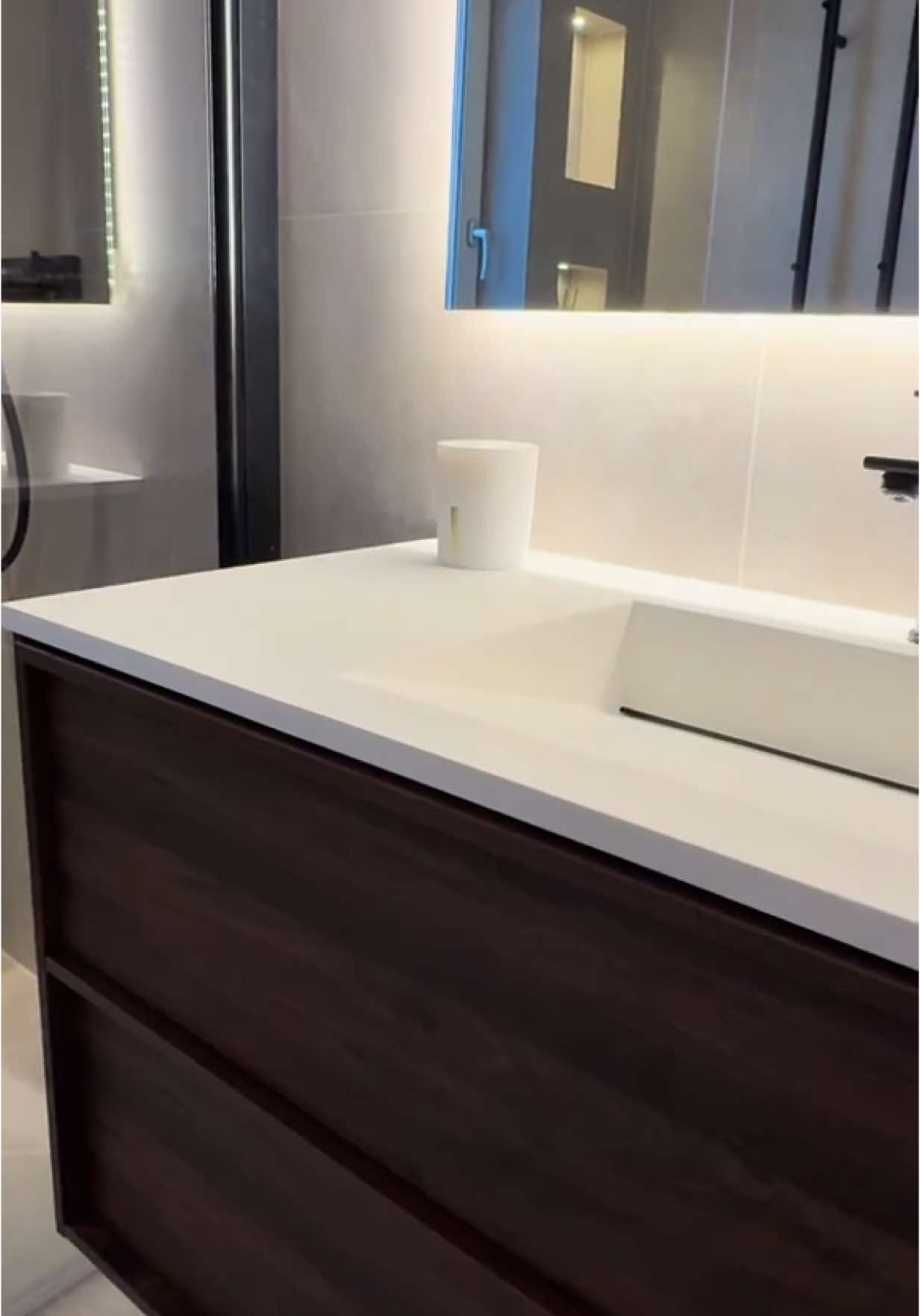 Äntligen är badrummet helt klart🥹   #fyp #badrum #badrumsrenovering #bathroom #bathroominspo #bathroomrenovation #inredning  #åhlens #åhlensoutlet #rusta #öob #dollarstore #jysk #inredningsdetaljer #inredningsinspo #elsaform #ernst #renovering #husrenovering #70talshus #DIY #ikeahacks #loppisfynd #svedbergs 