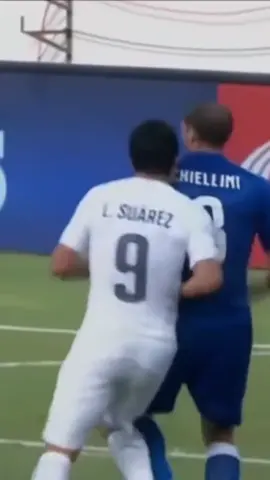 Après avoir mordu plusieurs personnes sur le terrain,Il a été surnommé le dog américain. Luis Suarez. #luissuarez #barca #fyp #america #pourtoii #forupage #foruyou #paris #france #fyyyyyyyyyyyyyyyy 