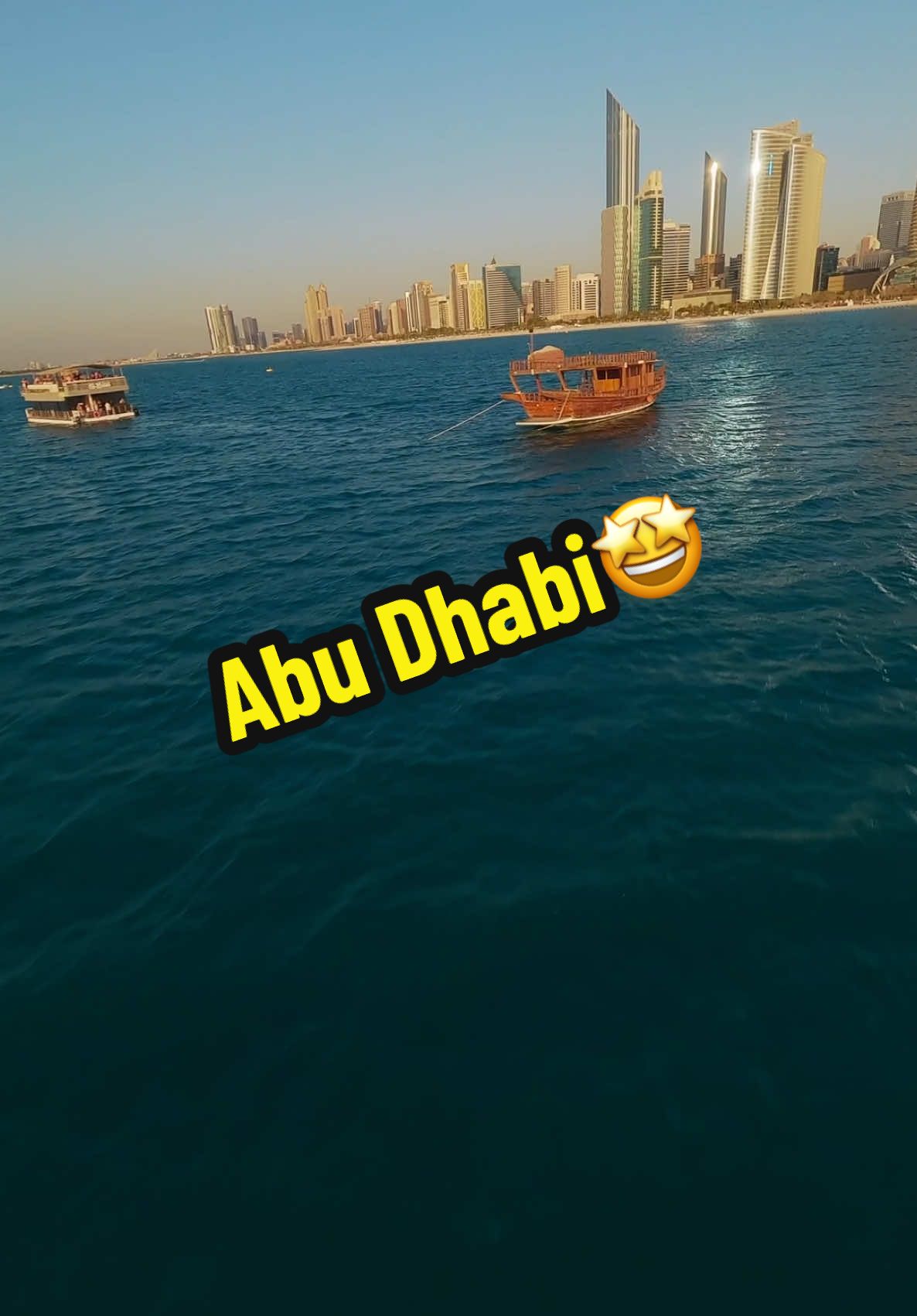 استمتعو في دار الظبي #ابوظبي #fpv #drone #dronephotography #trees #مصور_درون #abudhabi #uae🇦🇪 #sea 