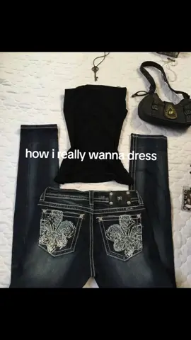 #tiktok #y2k #fit#outfit #inspooutfit #inspooutfit #yk #fypシ゚ #grunge #2000sstyle #style #alt  dream 🛐